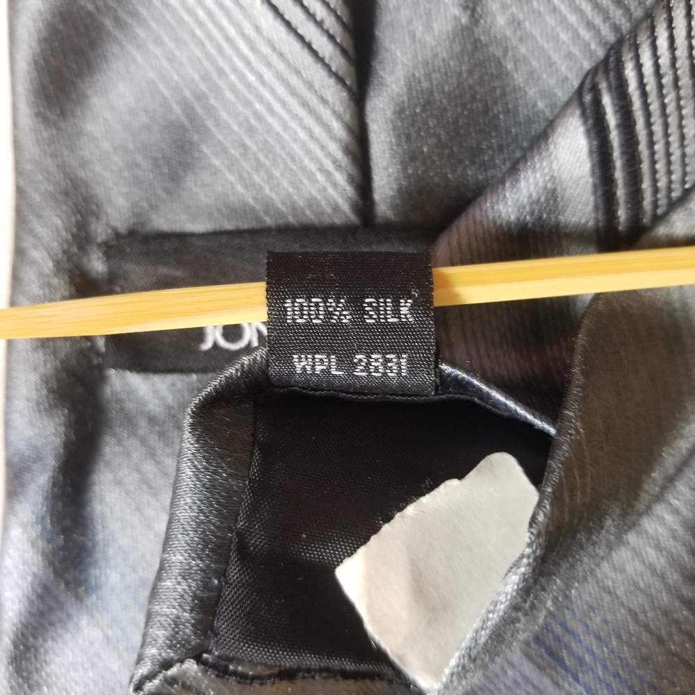 Jones New York Mens Silk Tie Grey Black Hints Blue - Picture 4 of 4